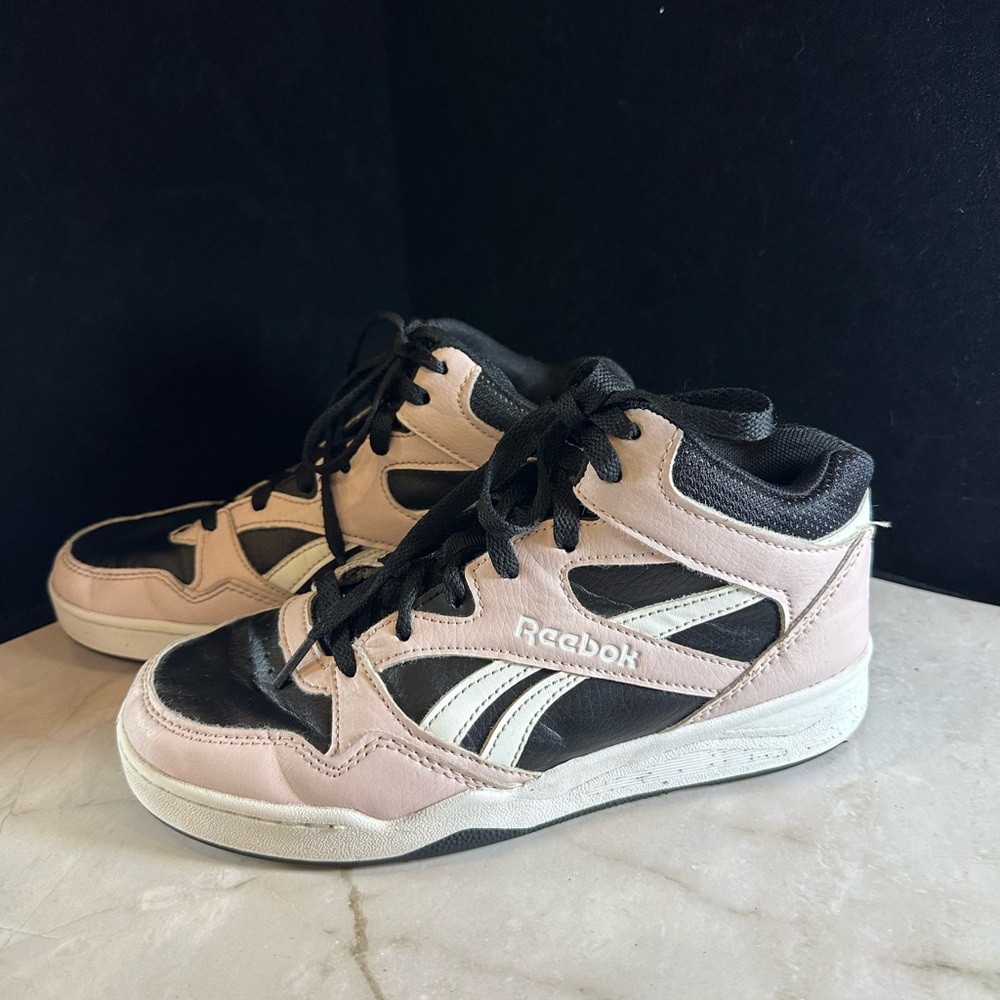 Reebok pink and White Sneakers - Picture 2 of 8